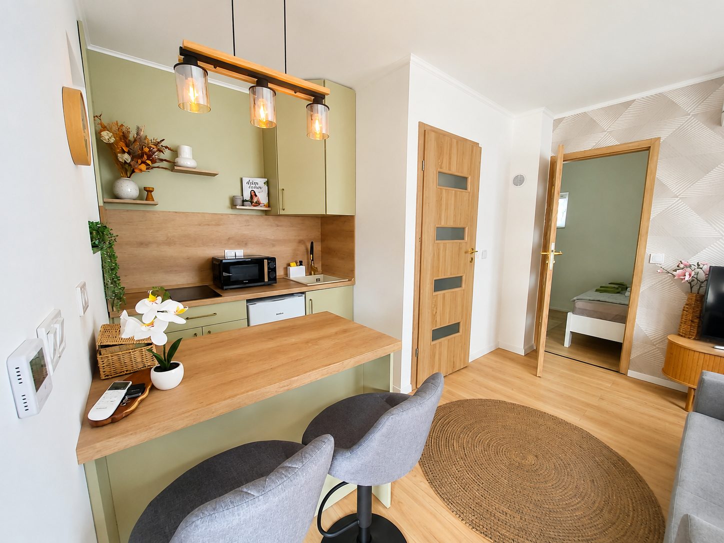Minilux Nyíregyháza apartman konyha főzőlappal és pulttal